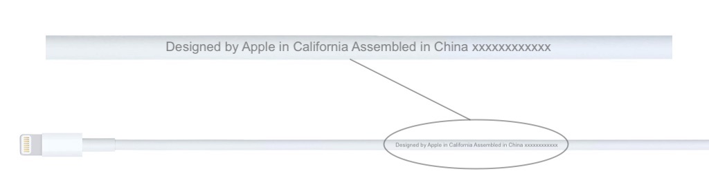 Le marquage "Designed by Apple" d'un câble certifié par Apple.