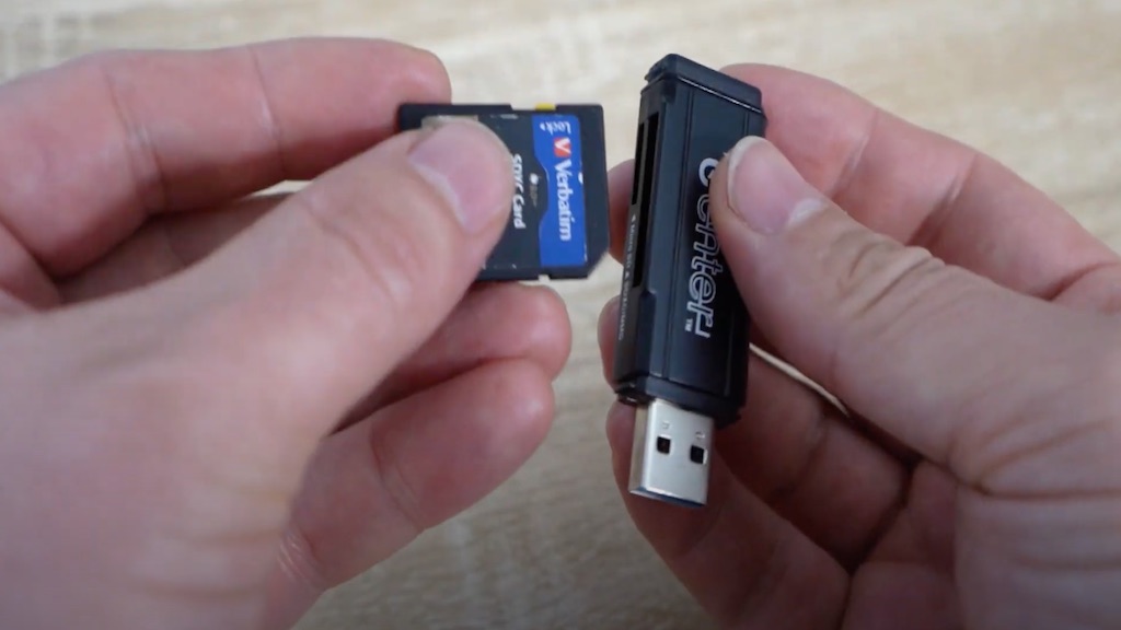 Un lecteur externe USB pour carte SD.