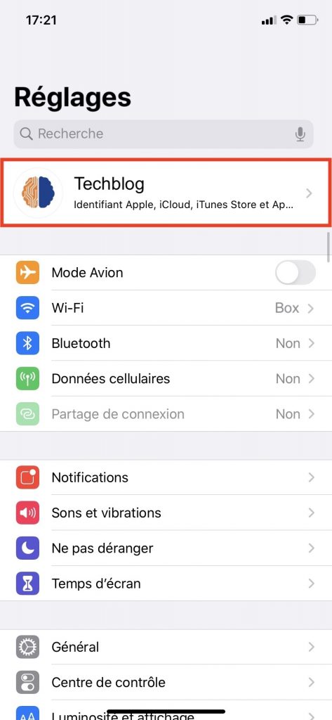 Accédez à votre profil Apple dans les "Réglages".