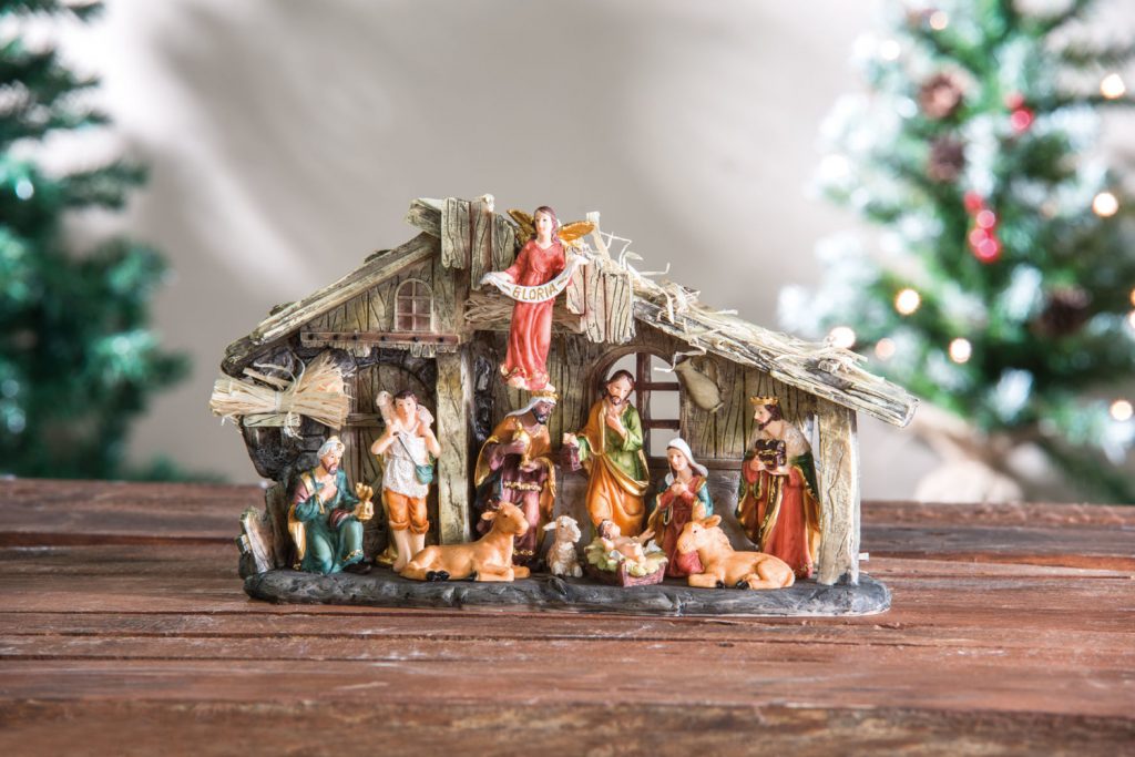 Crèche de Noël traditionnelle en bois avec santons